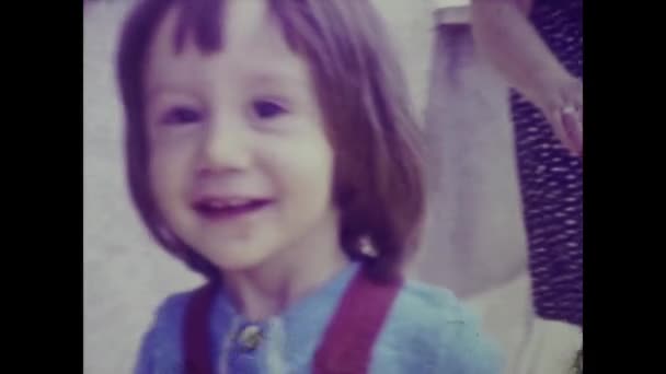 Rom Italien Mai 1964 Kleines Mädchen Erinnert Sich Familie Den — Stockvideo