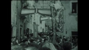 Roma, İtalya Haziran 1958: 50 'lerdeki sokak sahnesinde Hıristiyan alayı