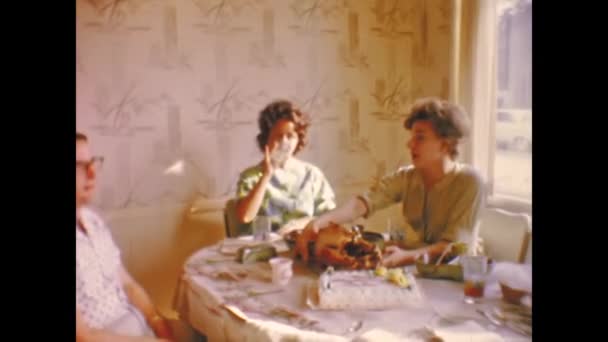 Dallas United States March 1963 Thanksgiving Family Lunch Scene 60S — Vídeo de stock