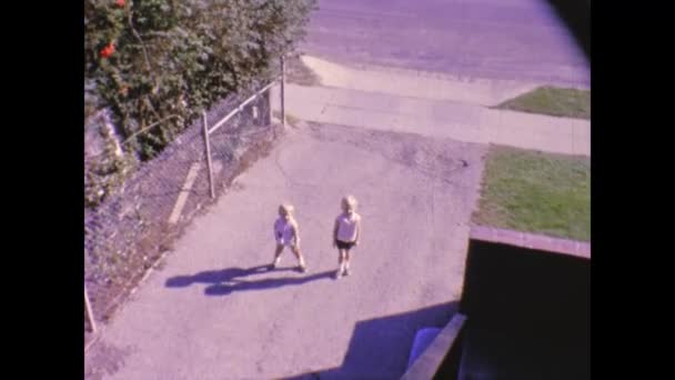 Даллас Сша Март 1963 Года Семья Американском Жилом Районе Годах — стоковое видео
