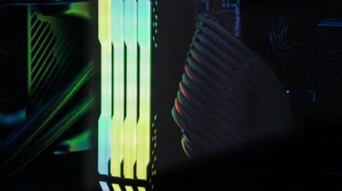 Oyun bilgisayarında Rgb ram bellek ayrıntısı