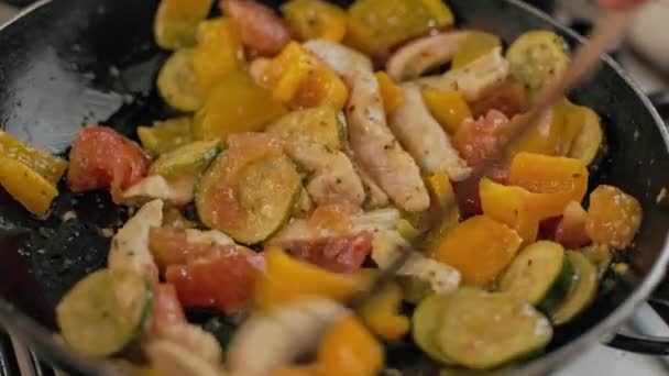 Chicken Vegetables Cooking Pot Cooker Simmering Chicken Vegetables Metal Skillet — Stockvideo