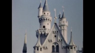 Kaliforniya, ABD Haziran 1957: 50 'lerde Disneyland Kalesi sahnesi