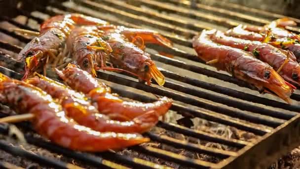 Pour Seasoning Grilled Shrimp Pour Oil Grilled Shrimp Slow Motion — ストック動画