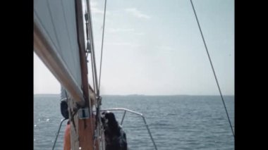 Normandiya, Fransa Mayıs 1964: 60 'larda yelkenli yat gezisi sahnesi