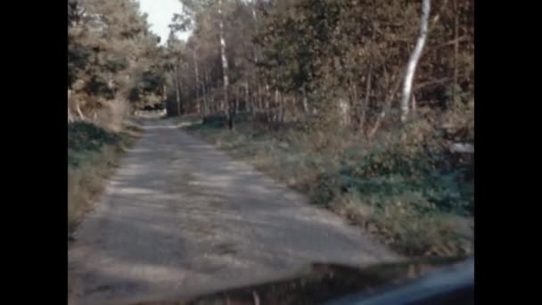Normandiya Fransa Mayıs 1964 Ların Arşiv Görüntülerinde Normandiya Köy Yolu — Stok video