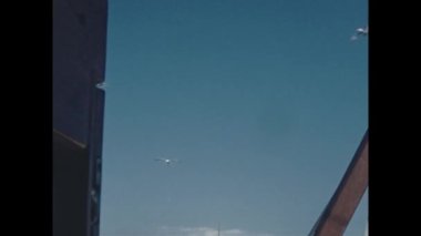 Normandiya, Fransa Mayıs 1964: Martılar ve mavi gökyüzü sahnesi 60 'larda