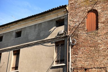 Evdeki eski dış elektrik sisteminin ayrıntıları