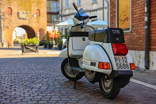 Rome Italy July 2022 Scooter Vespa Parked Old Street Rome — Foto de Stock