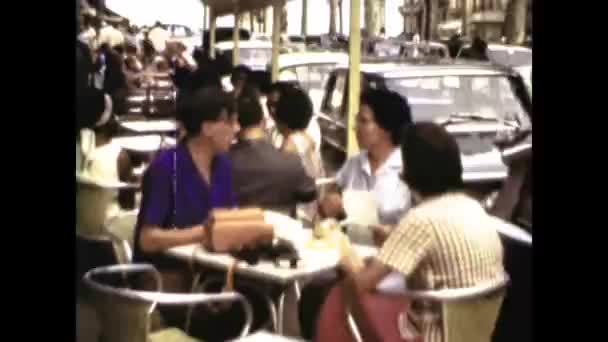 Bridport Velká Británie May 1961 People Bar Table Scene 60S — Stock video