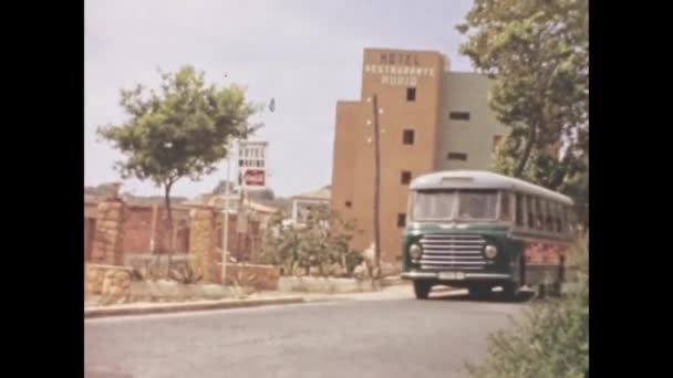 Barcelona Spain June 1958 Old Bus Run Street 50S — Αρχείο Βίντεο