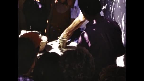 Ρόδος Ισπανία Ιούνιος 1979 Ελληνική Σκηνή Αγγειοπλαστών Στη Δεκαετία Του — Αρχείο Βίντεο