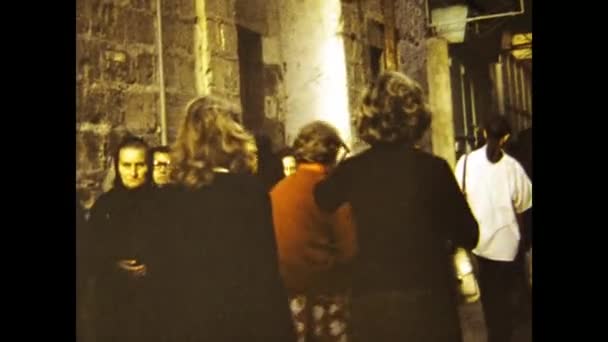 Jerusalem Israel June 1976 People Stroll Jerusalem Alley — Video Stock