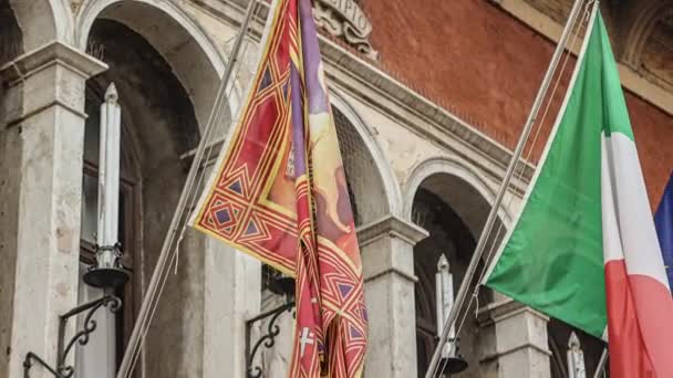 Italian European Flags Historic Building Town Hall Rovigo Slow Motion — Vídeos de Stock