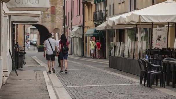 Boyfriends Walk Hand Hand City Man Take Woman Hand Walking — Vídeo de Stock