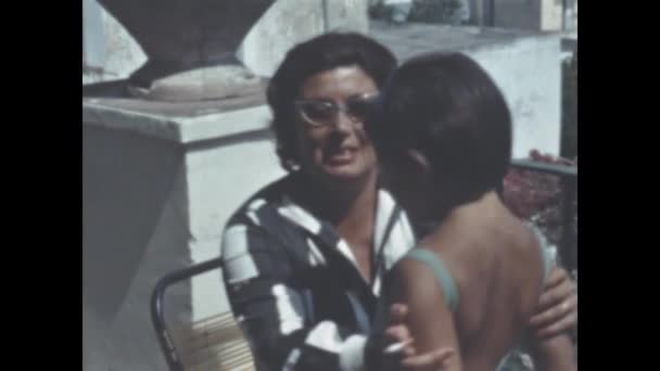 Liguria Italy June 1960 Mom Little Girl Cuddling Scene 60S — Stockvideo