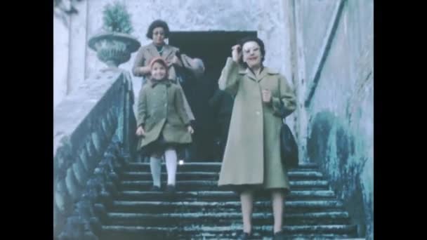 Assisi Italy June 1960 People Come Outdoor Stairs 60S — Stockvideo