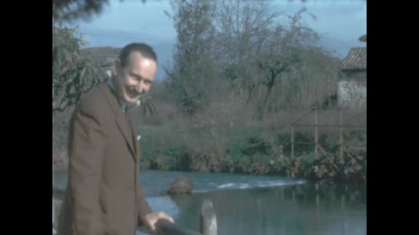 Assisi Italy June 1965 People Relaxing River 60S — Stock video