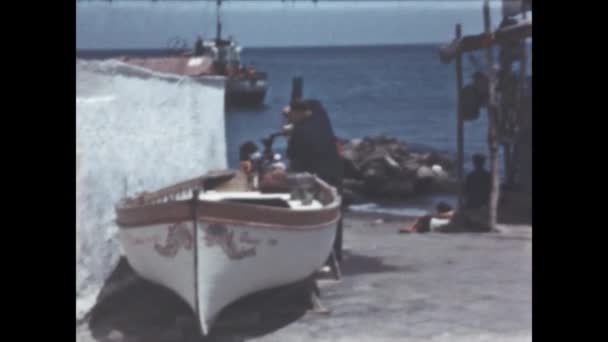 Liguria Italy June 1960 Man Prepare Small Boat Navigation 60S — Stockvideo
