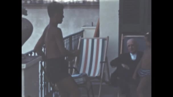 Λιγουρία Ιταλία Ιούνιος 1960 Ευτυχισμένες Οικογενειακές Αναμνήσεις Στη Σκηνή Του — Αρχείο Βίντεο