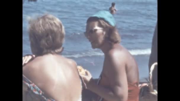 Liguria Italy June 1960 People Have Healthy Lunch Beach 60S — Vídeos de Stock