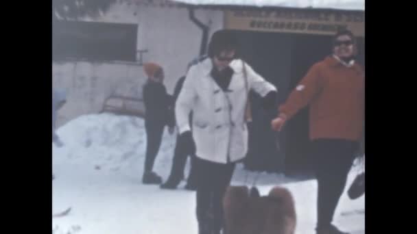 Δολομίτες Ιταλία Ιανουάριος 1960 Οικογενειακές Μνήμες Διακοπών Χιονιού Στη Δεκαετία — Αρχείο Βίντεο