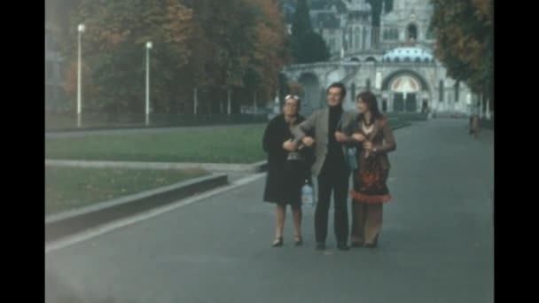 Lourdes France 1965 Lourdes Church View People 60S — Wideo stockowe