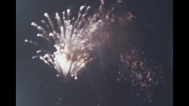 Λιγουρία Ιταλία Ιούνιος 1960 Πυροτεχνήματα Στη Νυχτερινή Σκηνή Του Ουρανού — Αρχείο Βίντεο