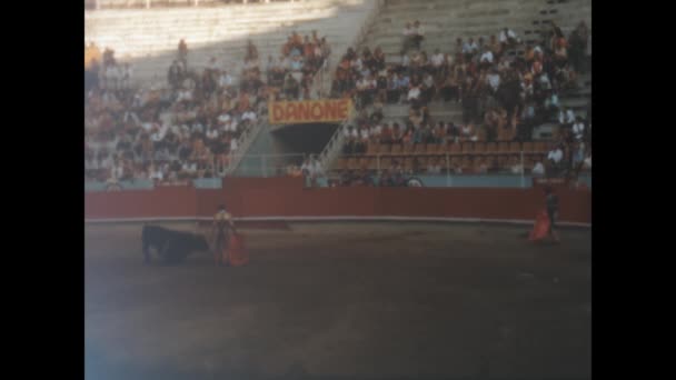 Барселона Испания Май 1965 Corrida Bullfight Arena Show 60S — стоковое видео