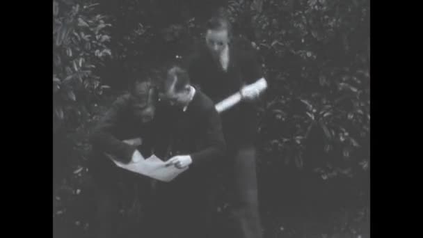 London United Kingdom May 1939 Boys Measuring Tape Assignment Outdoor — Vídeo de Stock