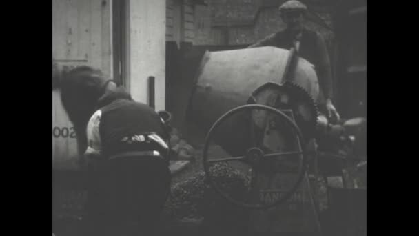 London United Kingdom May 1939 Workers Construction Site Cement Roller — Video
