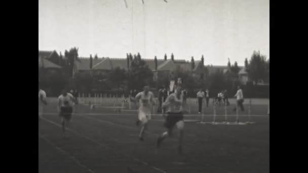 London United Kingdom May 1939 Running Competition Winner Crosses Finish — Stockvideo