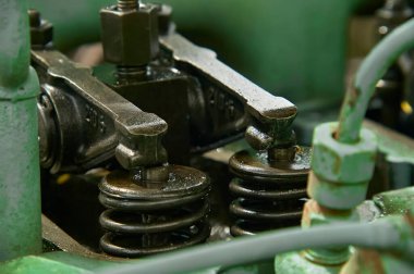 Bir dizel motor tamir ve bakım için demonte süre emme ve Boşaltma valfleri detay.