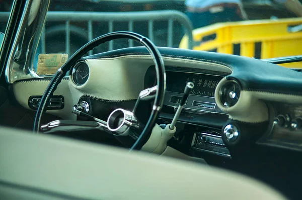 View Dashboard Steering Wheel Indicators Timing Gauges Vintage American Car — Stock Photo, Image