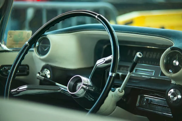 Vista Del Salpicadero Volante Indicadores Medidores Tiempo Coche Americano Vintage — Foto de Stock