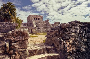 Tulum 'un Maya kompleksindeki fresklerin tapınağı, gün batımında Meksika' da çekildi.