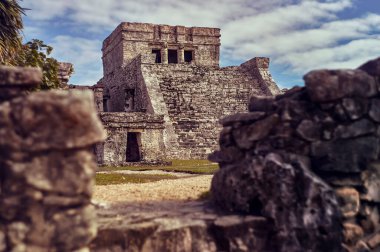 Tulum 'un Maya kompleksindeki fresklerin tapınağı, gün batımında Meksika' da çekildi..