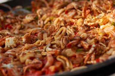 Preparing La Paella cocking scene