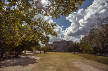 Meksika 'daki Chichen Itza arkeolojik kompleksinin tüm 