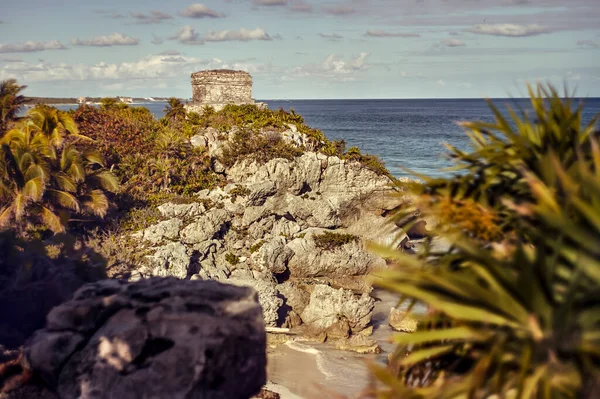Rocky Promontory Overlooking Caribbean Sea Ancient Mayan Building Top Watchtower — Stock Photo, Image