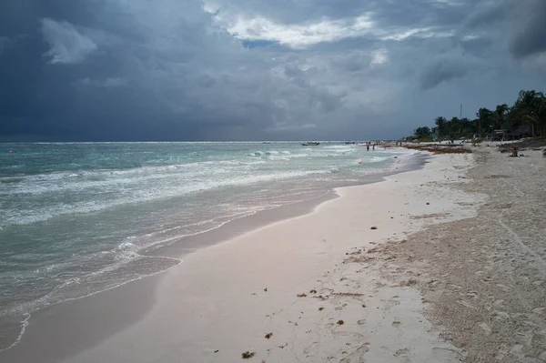 Dunkler Himmel Verspricht Sturm Über Dem Strand Von Xpu Mexiko — Stockfoto
