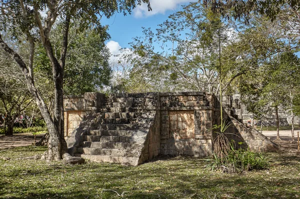Restos Edificio Maya Con Escalera —  Fotos de Stock