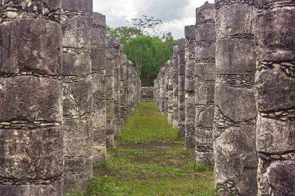 Column Corridor Temple Warriors Chicen Itza Mexico — Zdjęcie stockowe