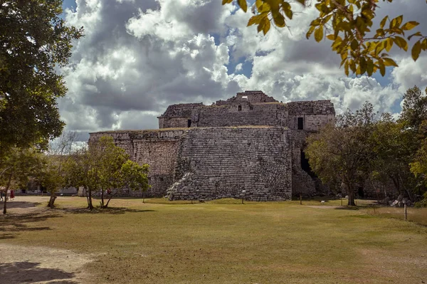 Meksika Daki Chichen Itza Arkeolojik Kompleksinin Tüm Matryoshka Piramidinin Görüntüsü — Stok fotoğraf
