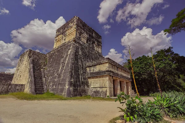 Oldalnézet Templom Jaguár Régészeti Komplexum Chichen Itza Mexikóban — Stock Fotó