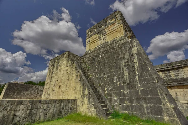 Vista Lateral Posterior Del Templo Del Jaguar Complejo Arqueológico Chichén —  Fotos de Stock