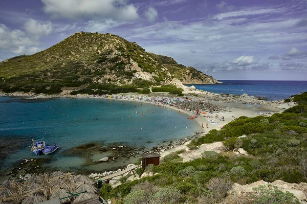 Piccola Spiaggia Circondata Due Montagne Fronte Mare Ritorno Nel Mediterraneo — Foto Stock