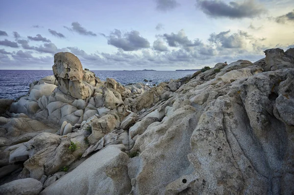 Скальные Конформации Природного Гранита Которые Создают Различные Формы Характерные Берегов — стоковое фото