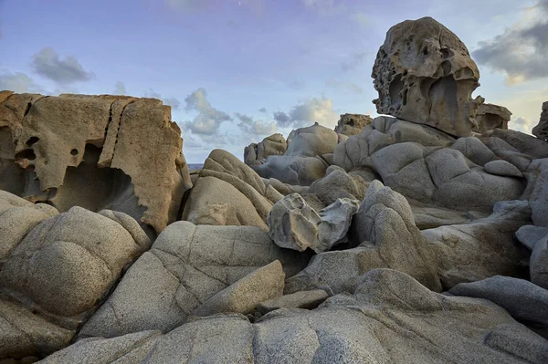 Скальные Конформации Природного Гранита Которые Создают Различные Формы Характерные Берегов — стоковое фото
