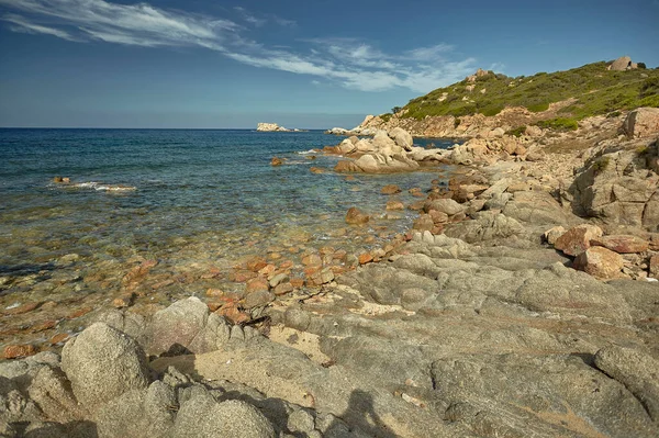 Skalista Panorama Plaży Cala Figu Sardynii Skały Skały Spotykają Błękitne — Zdjęcie stockowe